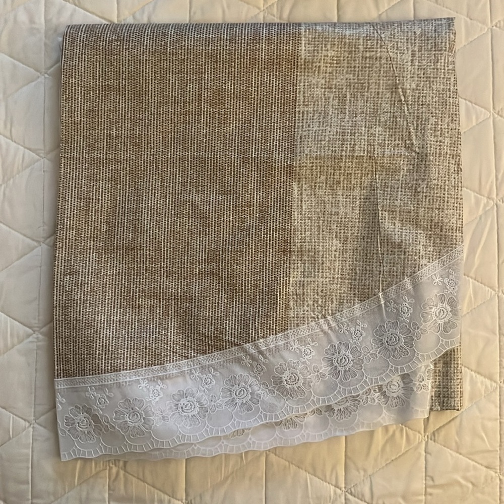 4/$12~Round Vinyl Tablecloth NWOT - Picture 8 of 11